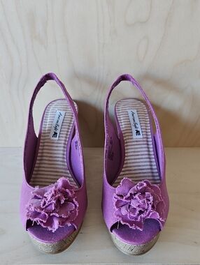 AEROSOLES Purple Floral Slingback Wedge Sandals